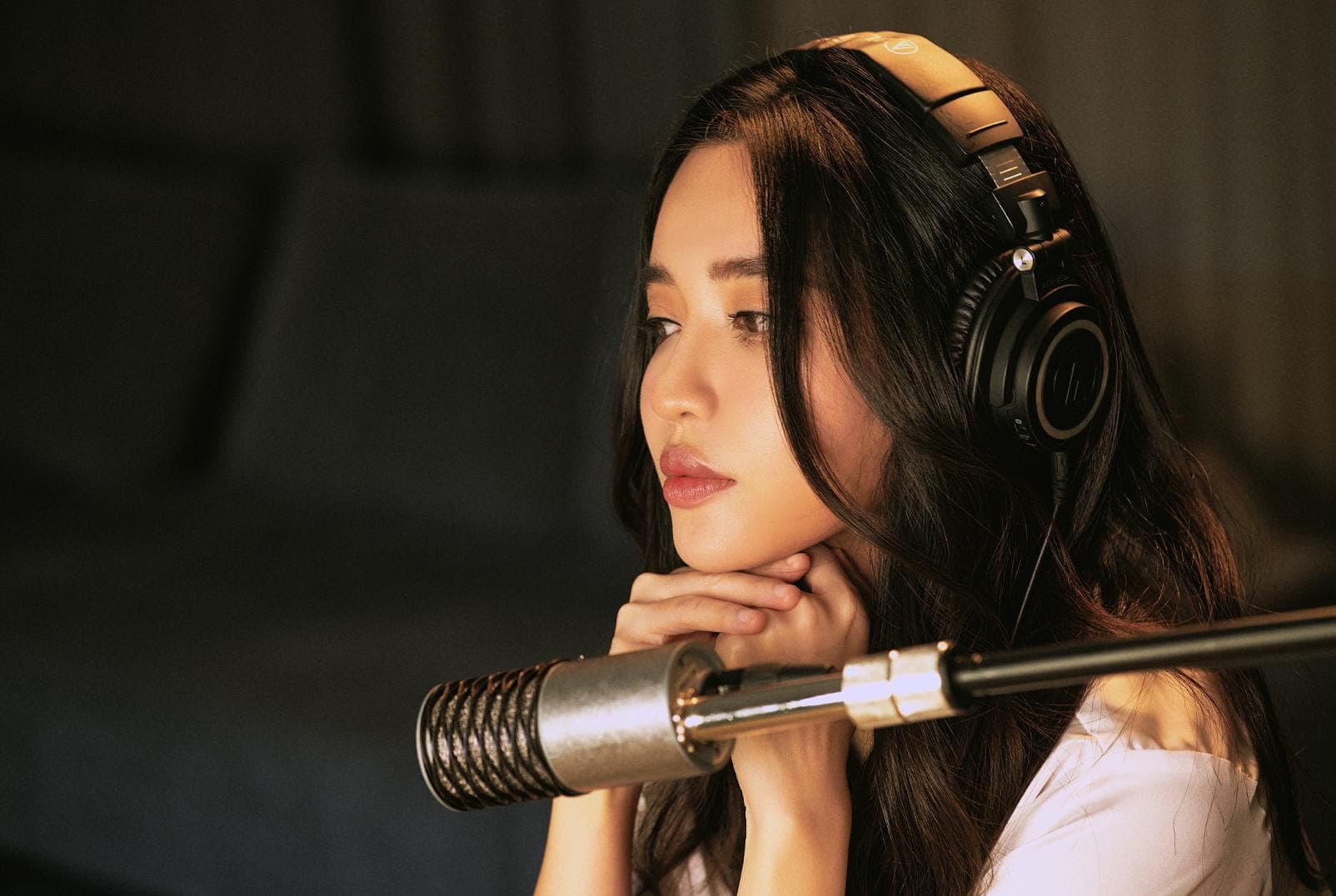 Bích Phương chính thức lên sóng số phát sóng đầu tiên dự án Podcast Nằm Xuống Liu Riu.
