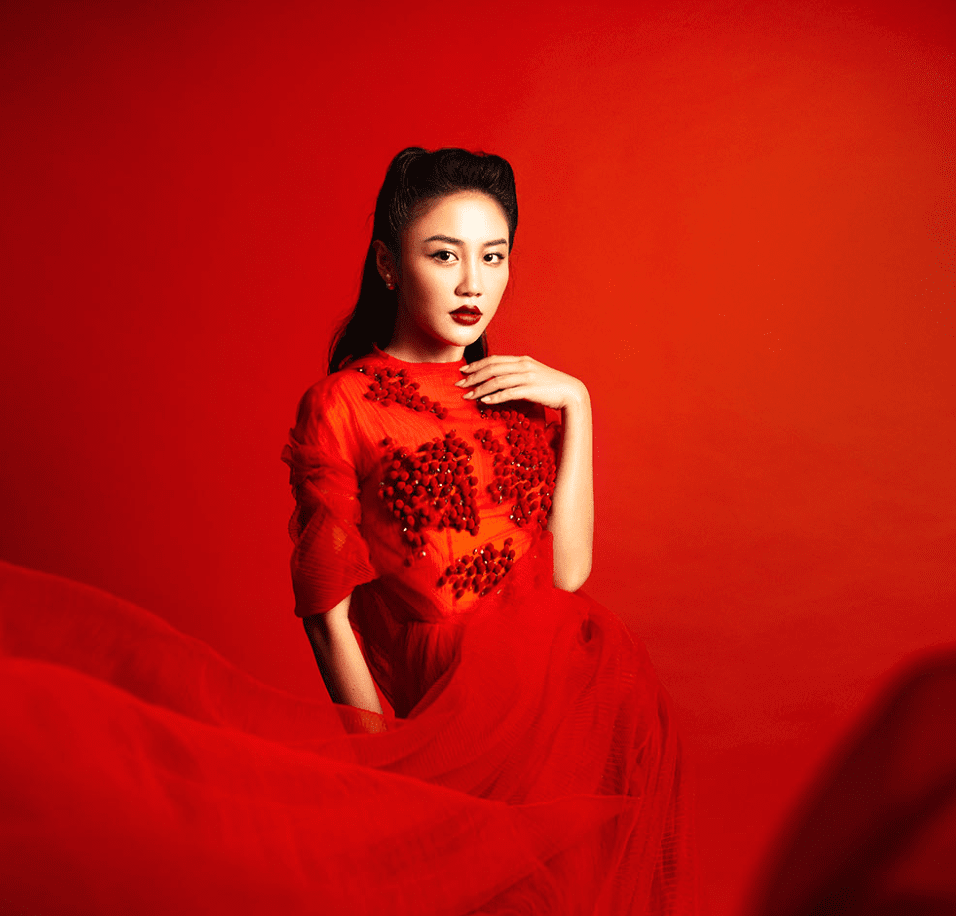 Văn Mai Hương là nữ ca sĩ Vpop tiếp theo xuất hiện tại Quảng trường Thời đại