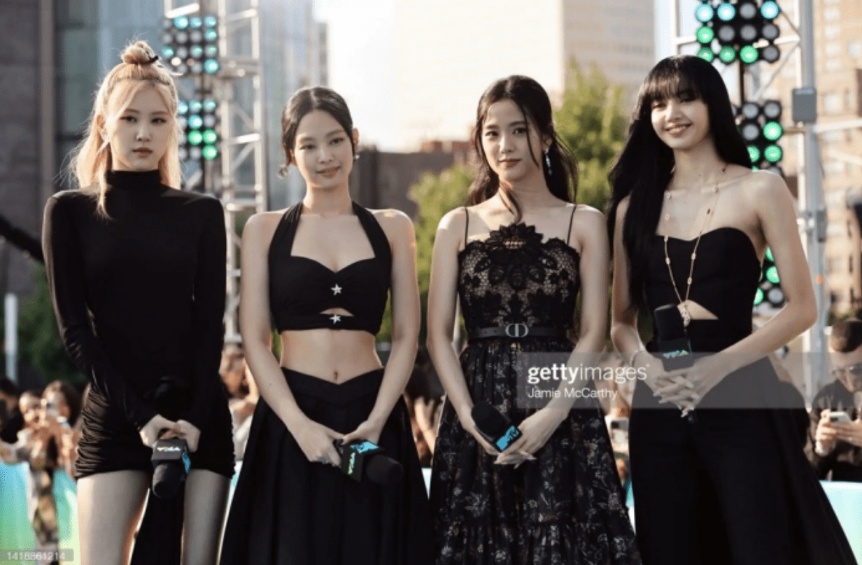 Black Pink tại VMAs 2022: Đốt cháy sân khấu, Lisa là nghệ sĩ solo Kpop đầu tiên thắng giải